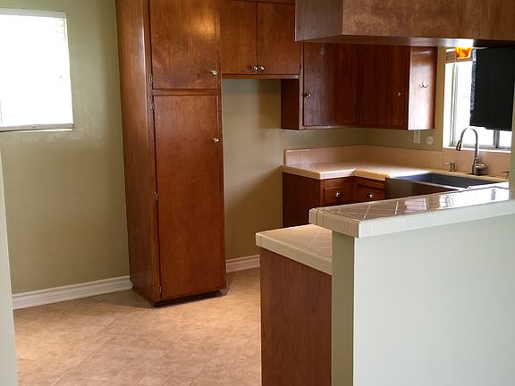 5th image of 1250 N Mentor Ave APT 9