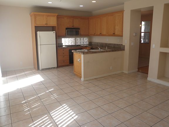 Kitchen/ Dining Room
