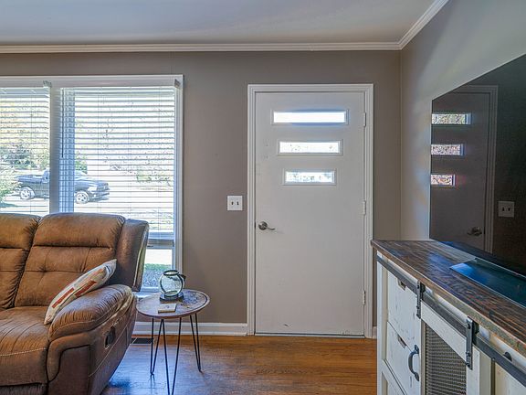 5th image of 2841 Twin Lawn Dr