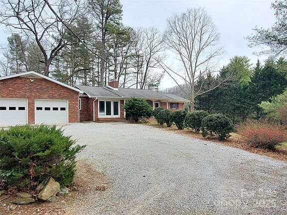2nd image of 21 W Oak Hill Ln
