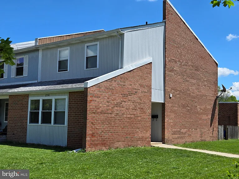 258 Violet Ct — Photo 1