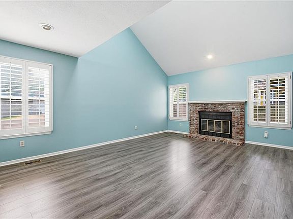 3rd image of 10583 Long St