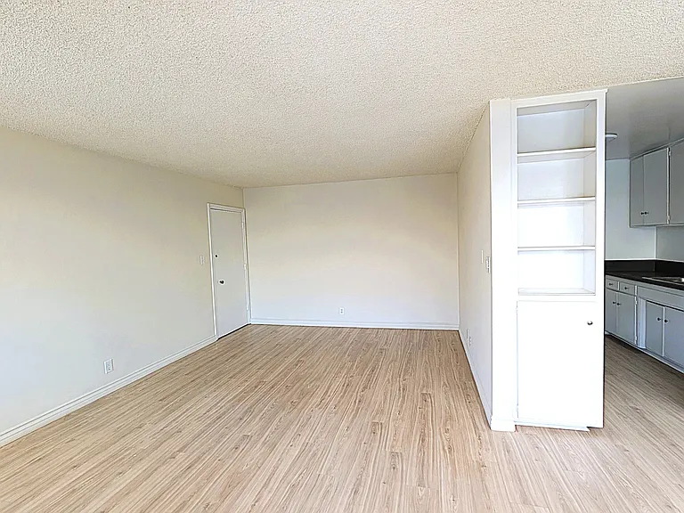 6658 Wilkinson Ave #5 — Photo 4