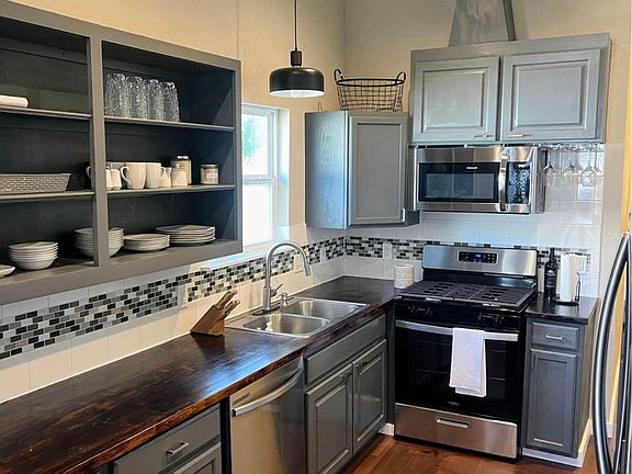 4th image of 304 N Guenther Ave