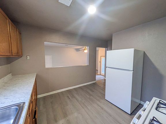 5th image of 3885 Park St