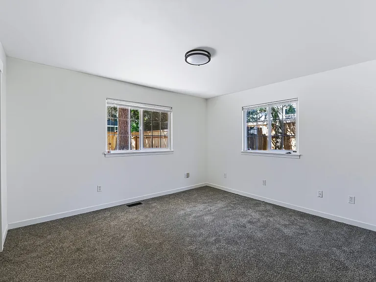 11341 8th Ave NE — Photo 4