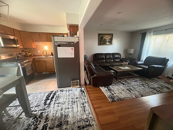 4th image of 8324 Hickory Dr
