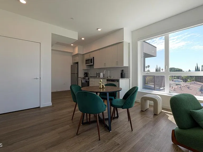 18900 Parthenia St #319 — Photo 10