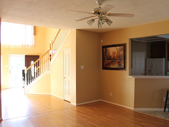 4th image of 3203 Edgewood Dr