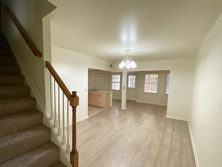 818 Berne Ct — Photo 18