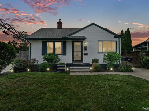 1029 Cora St, Wyandotte, MI 48192