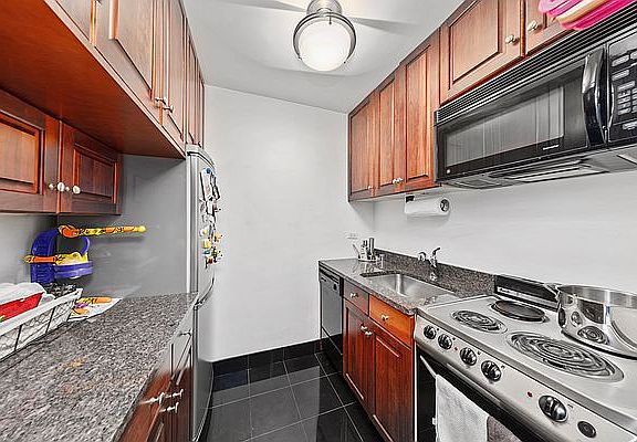 5th image of 244 Madison Ave APT 4K