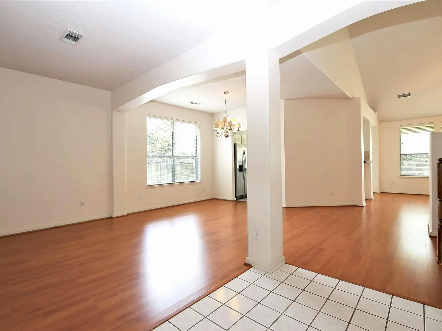 4 bed, 2.5 bath, 2610 sqft, $2,700 — Photo 3