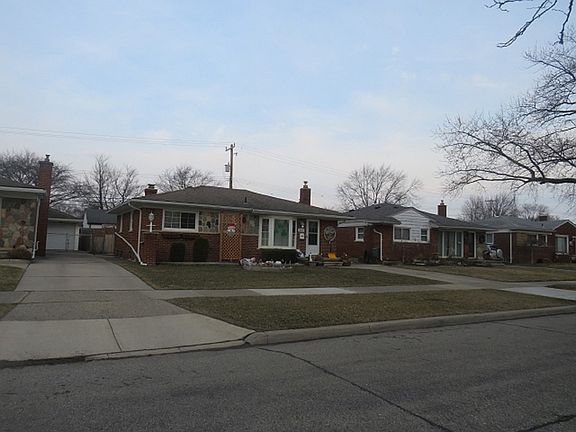 3rd image of 24413 Harmon St