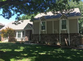 312 SE Willow Way, Lees Summit, MO 64063