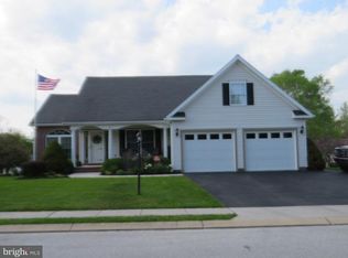 4 Kevin Dr, New Oxford, PA 17350