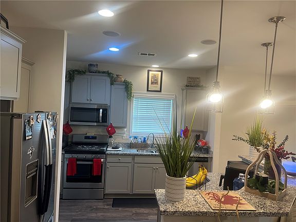 5th image of 234 Samuel St