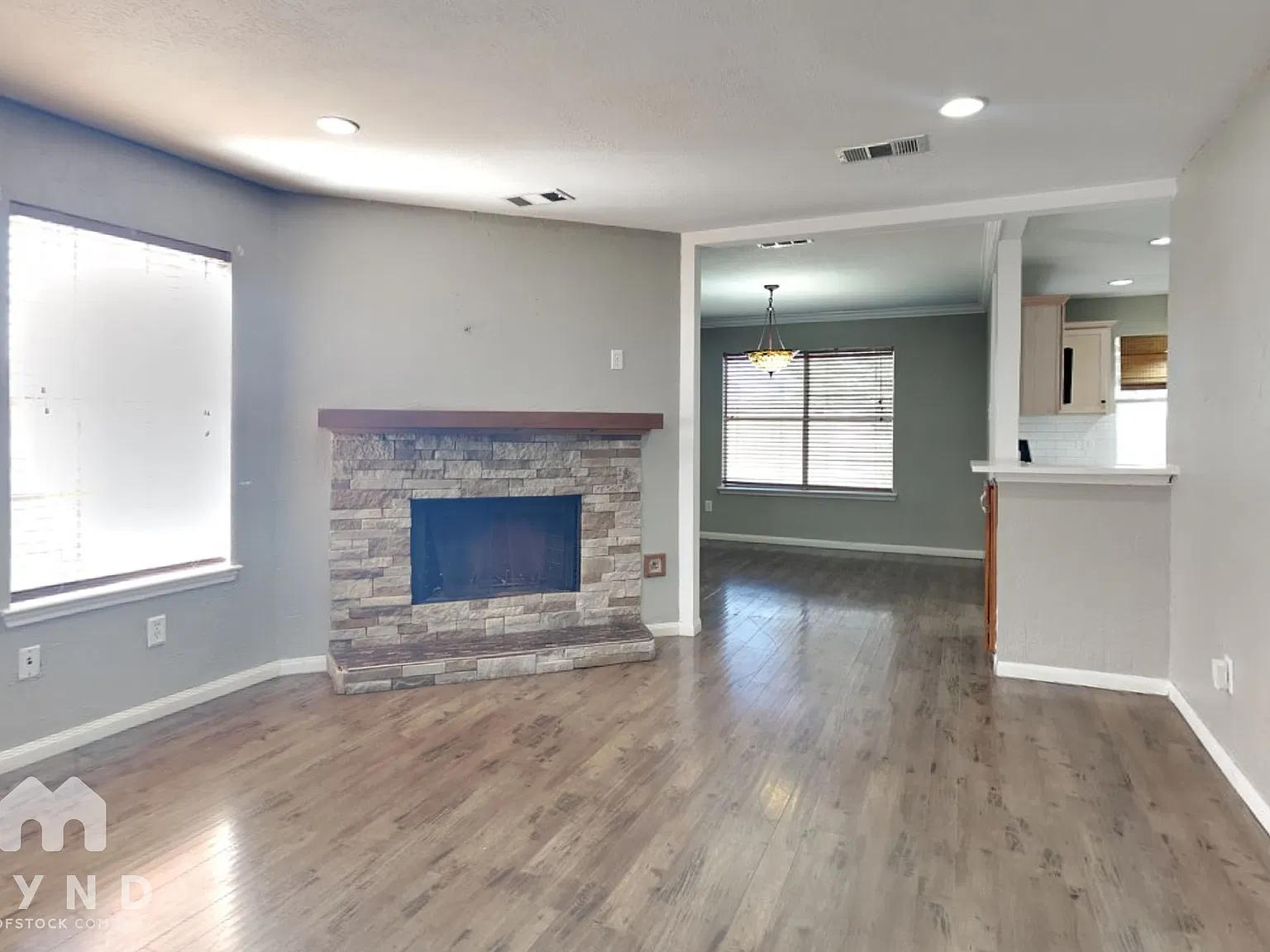 3 bed, 2.5 bath, 2026 sqft, $1,945 — Photo 3