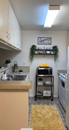 5th image of 3415 Linden Ave #200