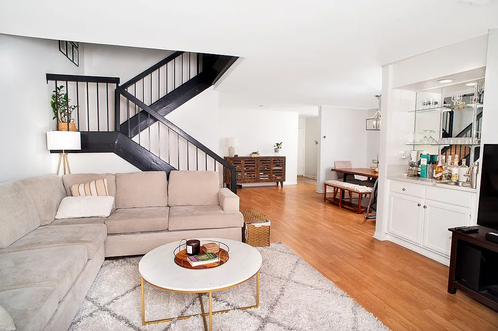 18200 Andrea Circle South - 3 — Photo 4