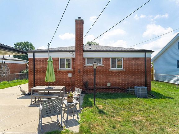 5th image of 21519 Stephens St