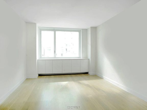 4th image of 301 W 53rd St APT 24-F