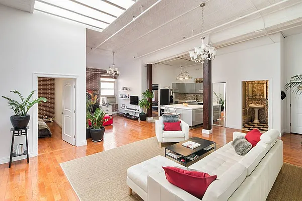Rented by Town Residential | media 9