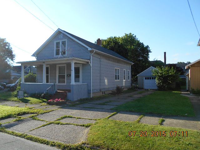 1st image of 917 W 22nd St