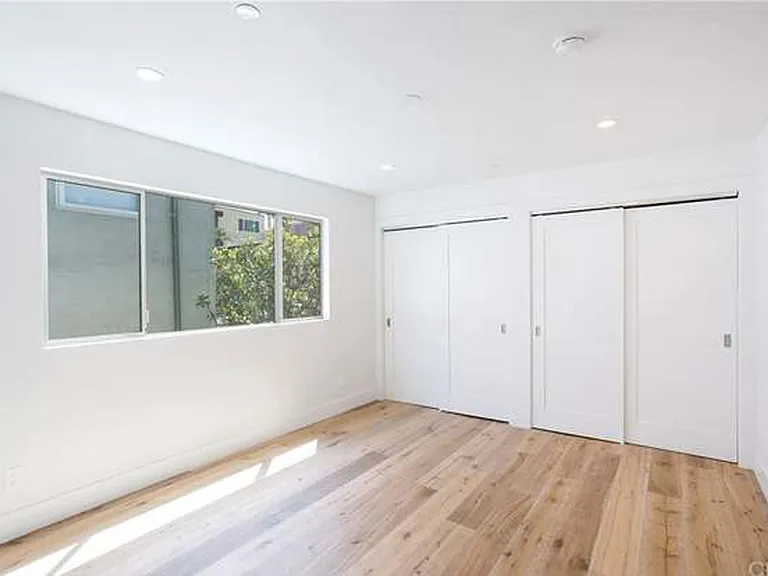 3302 Manhattan Ave #6 — Photo 12
