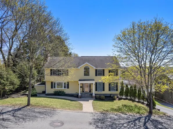 8 Cowdrey St, Stoneham, MA 02180