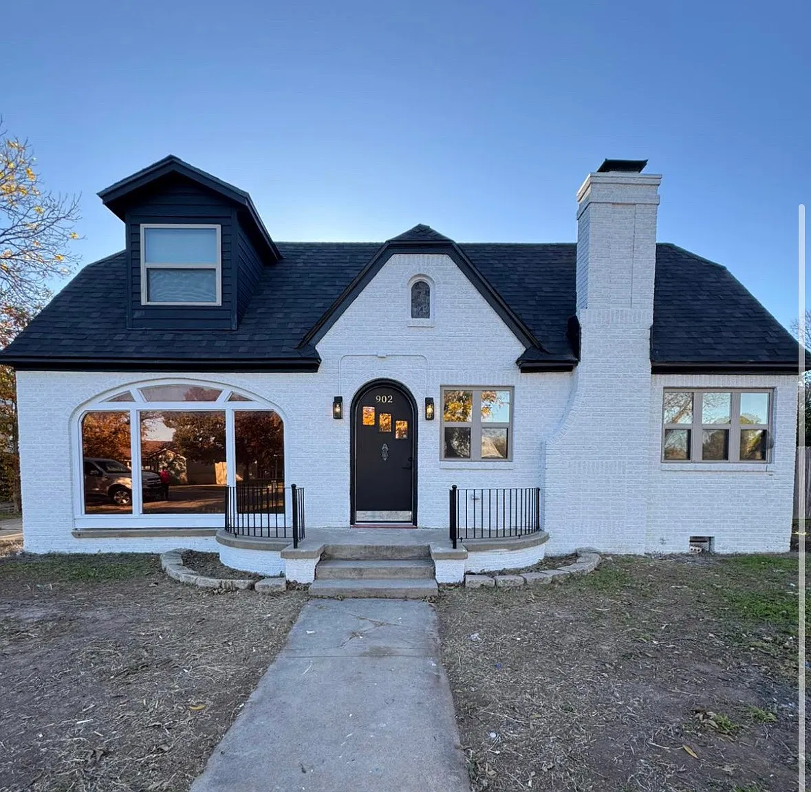 209 N Bishop St — Photo 1