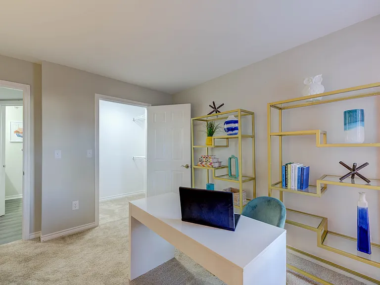 Vida Apartments — Photo 44