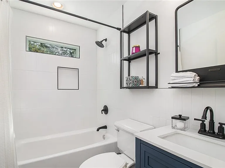 220 Birch St — Photo 15