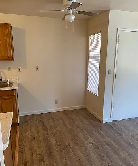 Ellis Park Apartments — Photo 11