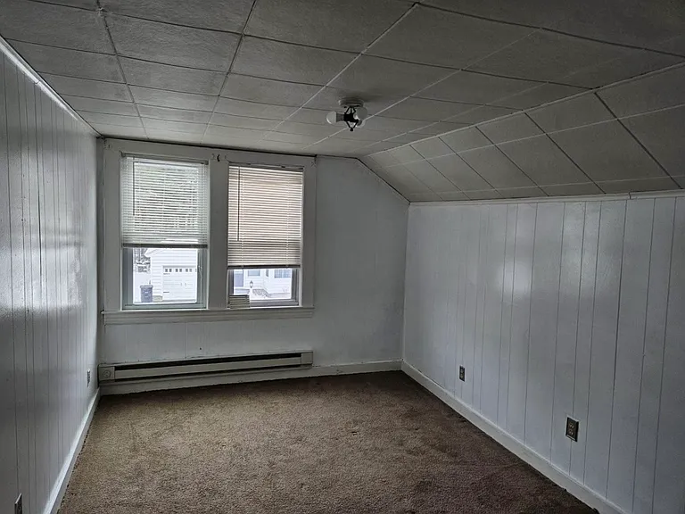 17 Hutchinson St #2 — Photo 3
