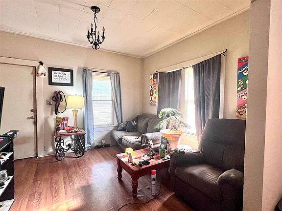 3rd image of 311 E Park Ave