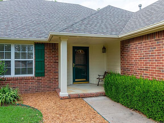 2nd image of 2618 Parkwood Dr
