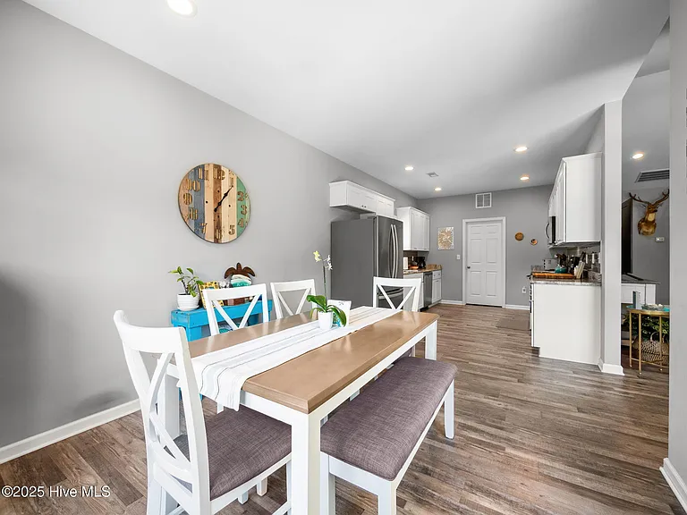 512 Hazelwood Dr — Photo 9