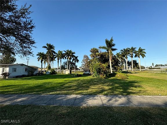 2nd image of 371 Avenue J SW