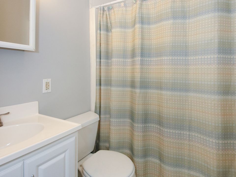 1st image of 24 Jamaica Dr