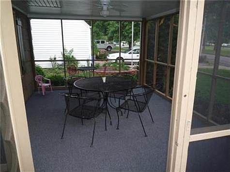 3rd image of 8405 Ward Pkwy