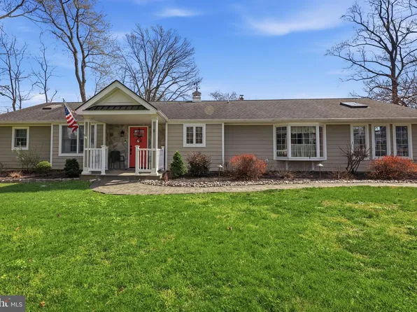 2 Simpson Dr, Yardley, PA 19067