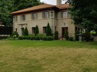 1305 W Downer Pl, Aurora, IL 60506