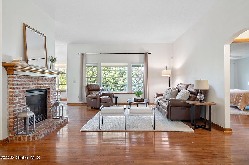 4th image of 24 Camden Circle