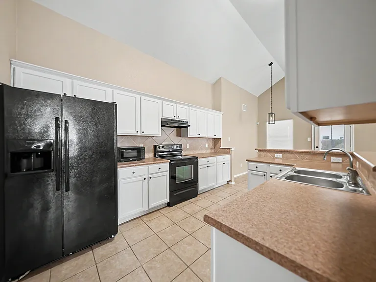 4502 Golden Gate Dr — Photo 4