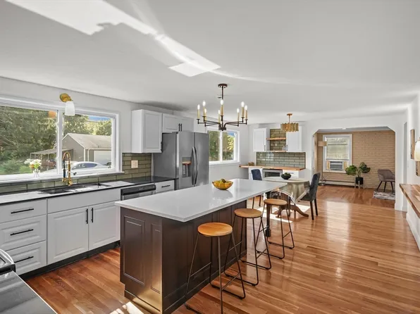 12 Arthur St, Seekonk, MA 02771