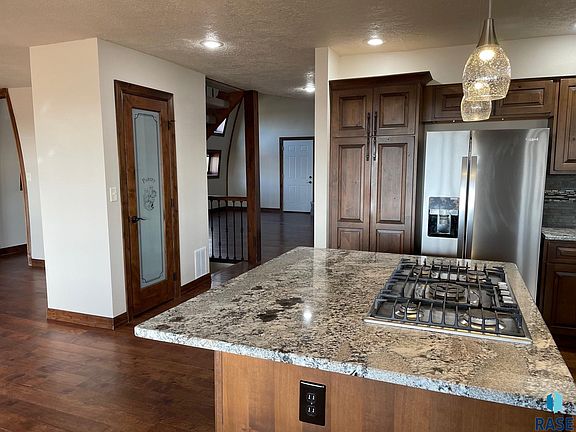 4th image of 25799 Sandean Dr