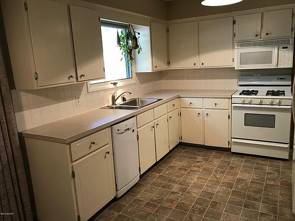2nd image of 1816 Keyhill Ave SE