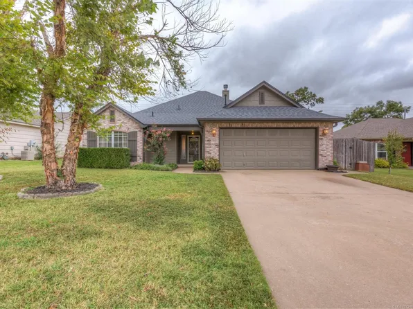 5228 S Redbud Pl W, Sand Springs, OK 74063