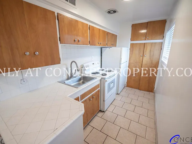 227 E St — Photo 76